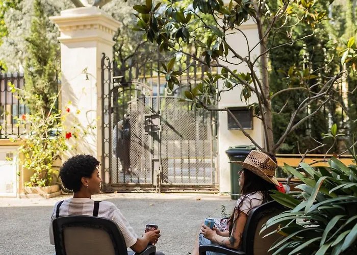 Leevin Stay Hostel بيت شباب برشلونة
