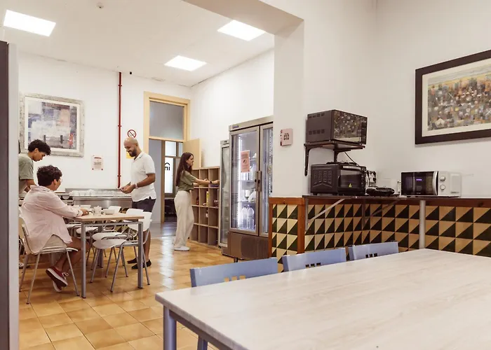بيت شباب Leevin Stay Hostel