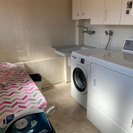 Leevin Student Apartment