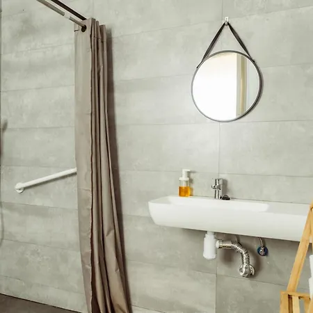 Leevin Student * Barcelona