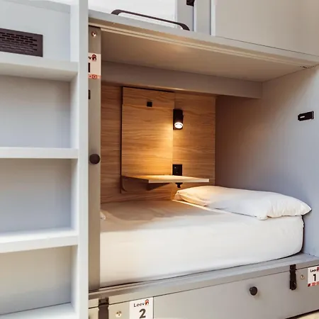 Leevin Student Barcelona