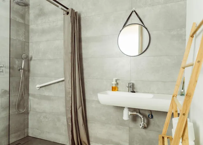 Leevin Student * Barcelona